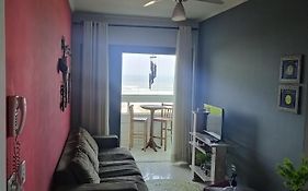 Apto. (pé na areia) com Churrasqueira na sacada